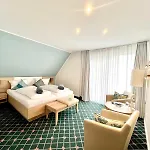 Kirchspielkrug & Restaurant 韦斯特雷费尔